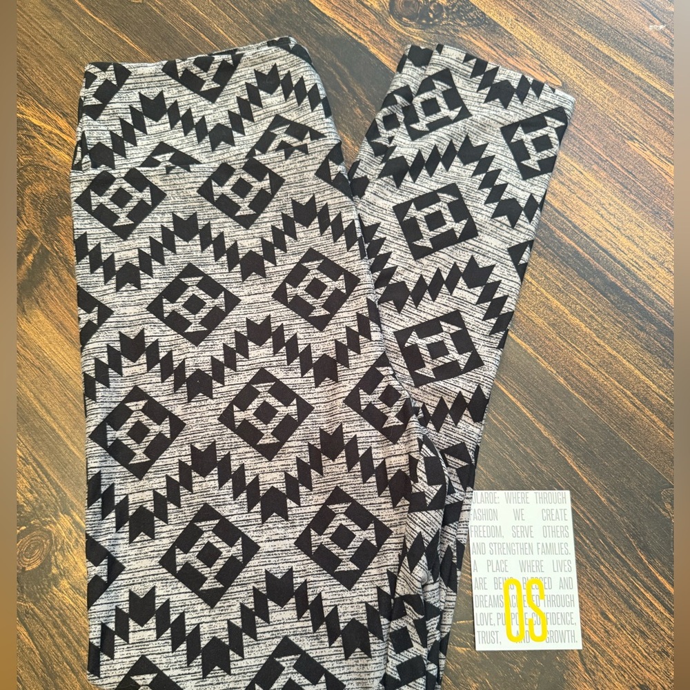 LuLaRoe OS Aztec Leggings